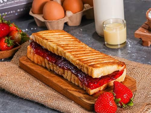 Roti Bakar Strawberry